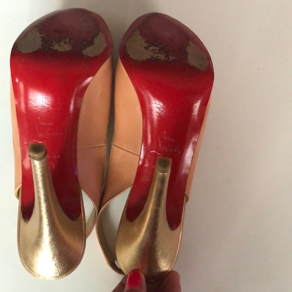 Christian Louboutin Nude/Gold Leather Peep Toe - Picture 3 of 7
